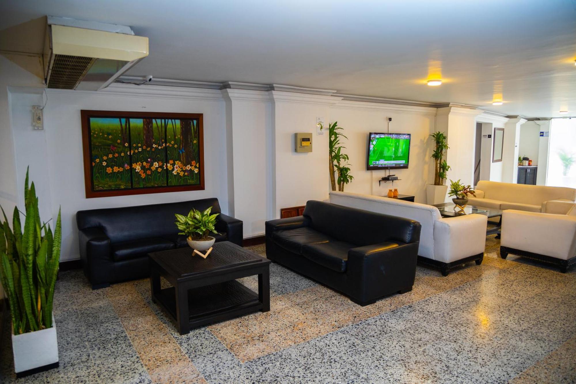 Tama Hotel Granada Real Cali Bagian luar foto