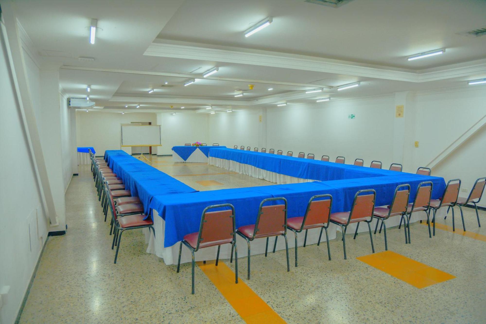 Tama Hotel Granada Real Cali Bagian luar foto