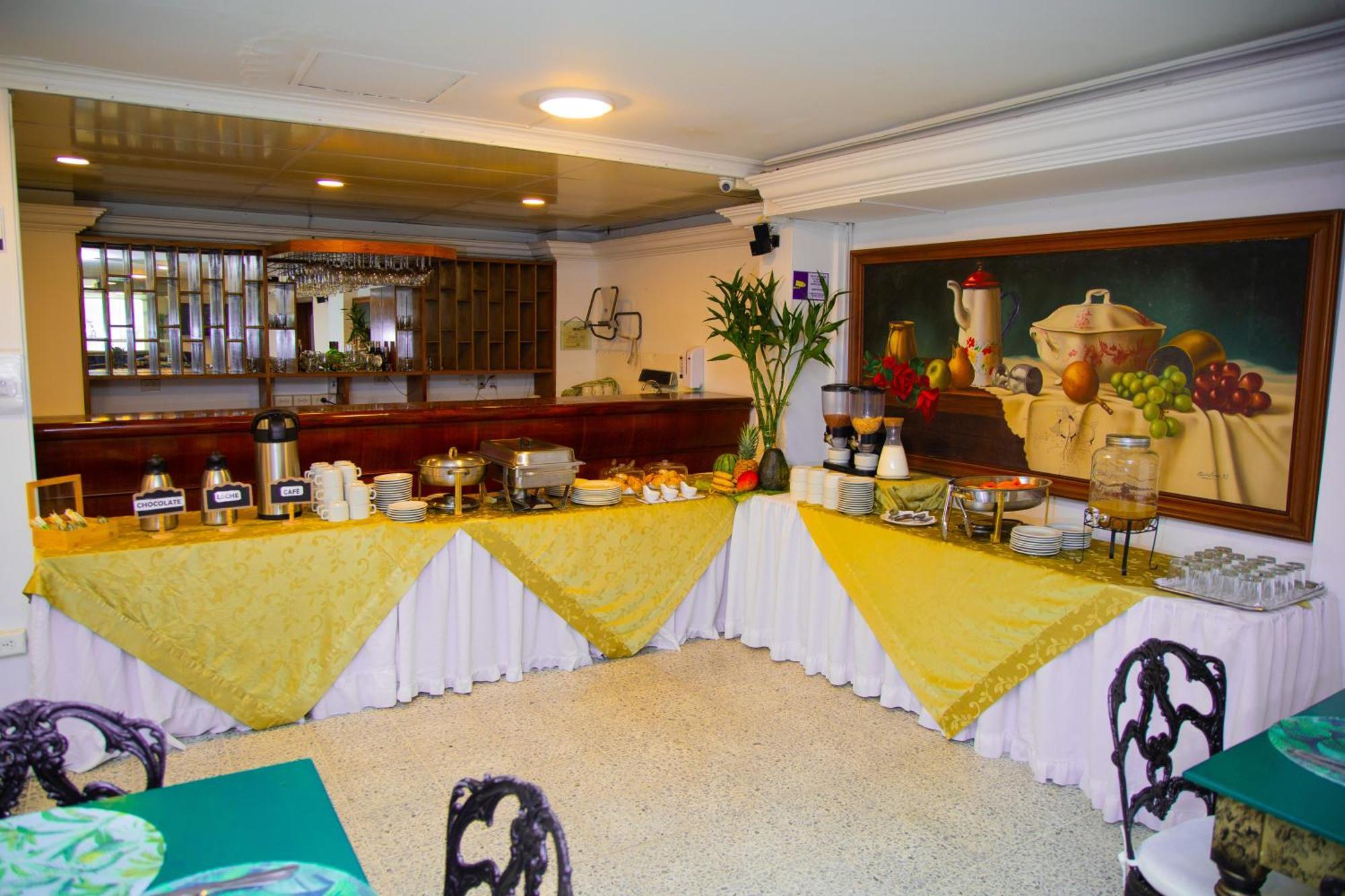Tama Hotel Granada Real Cali Bagian luar foto