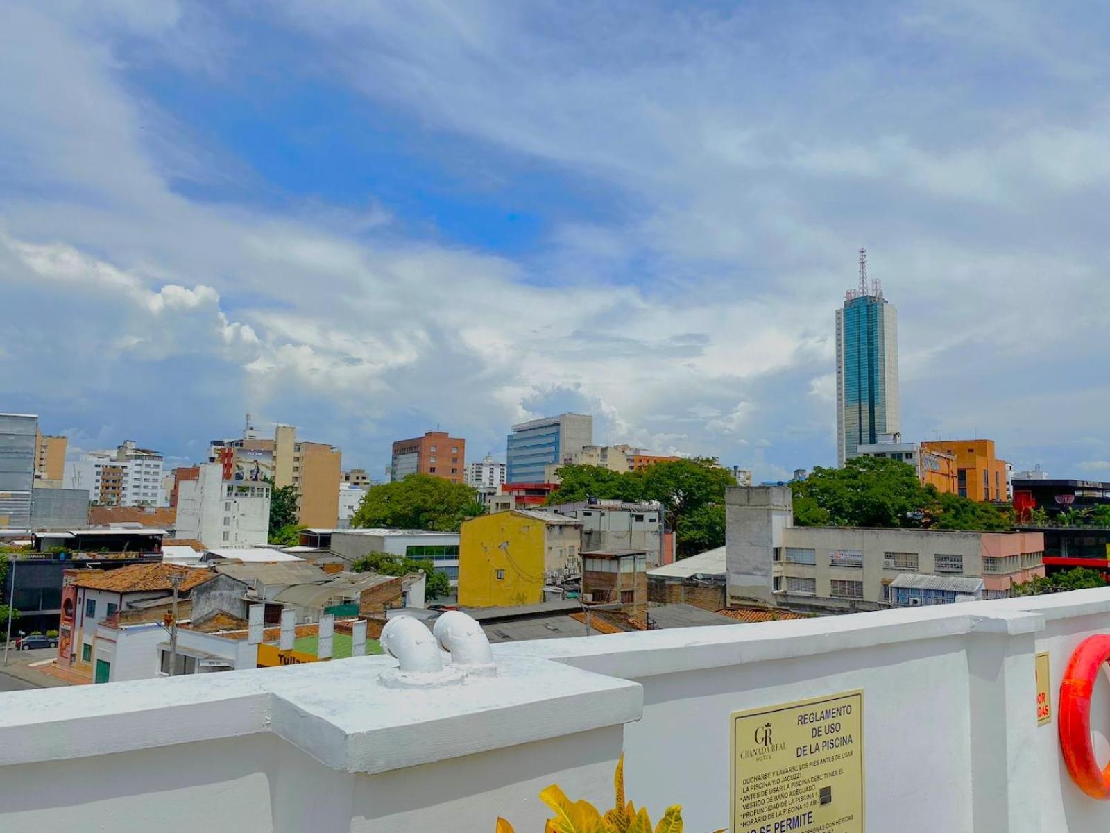 Tama Hotel Granada Real Cali Bagian luar foto