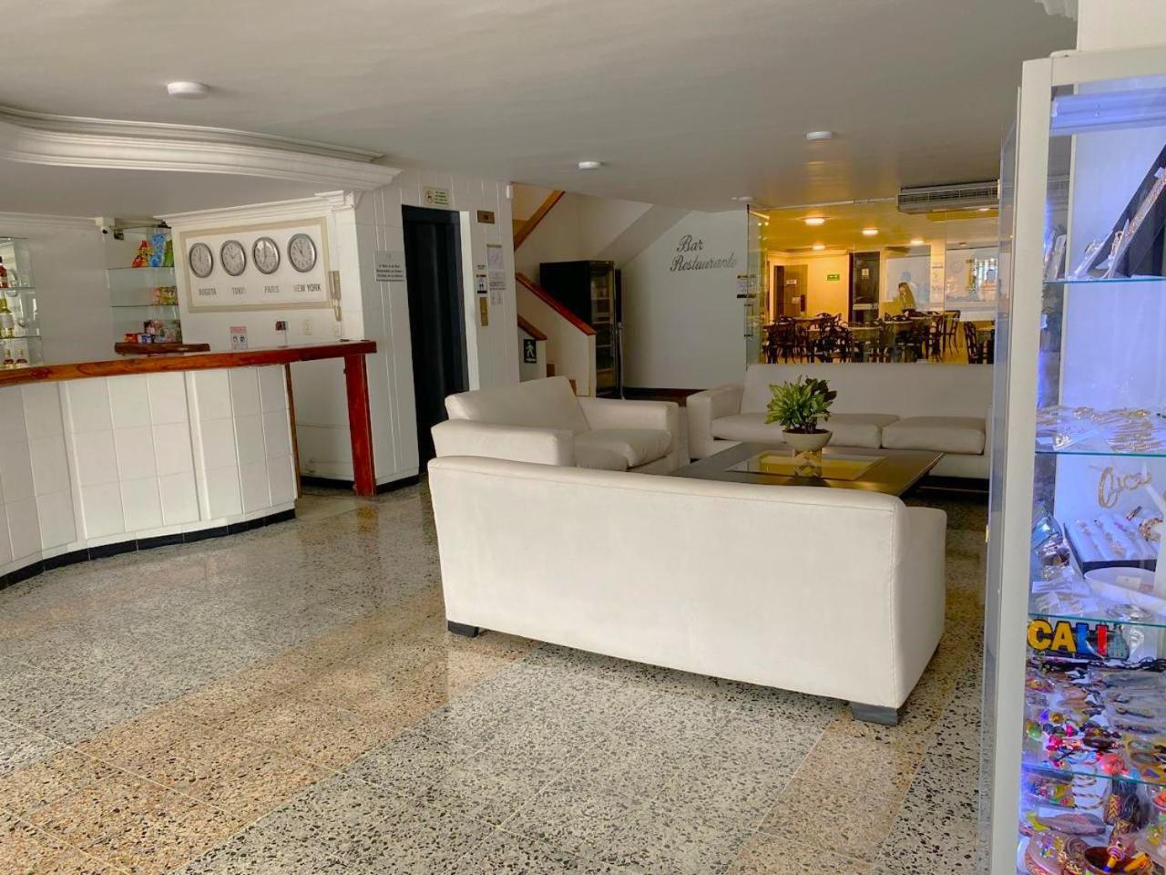 Tama Hotel Granada Real Cali Bagian luar foto