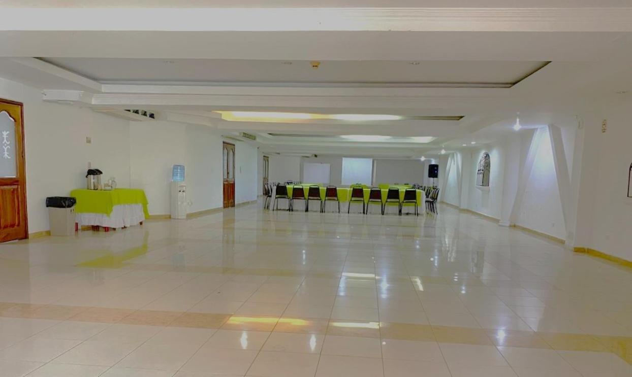 Tama Hotel Granada Real Cali Bagian luar foto