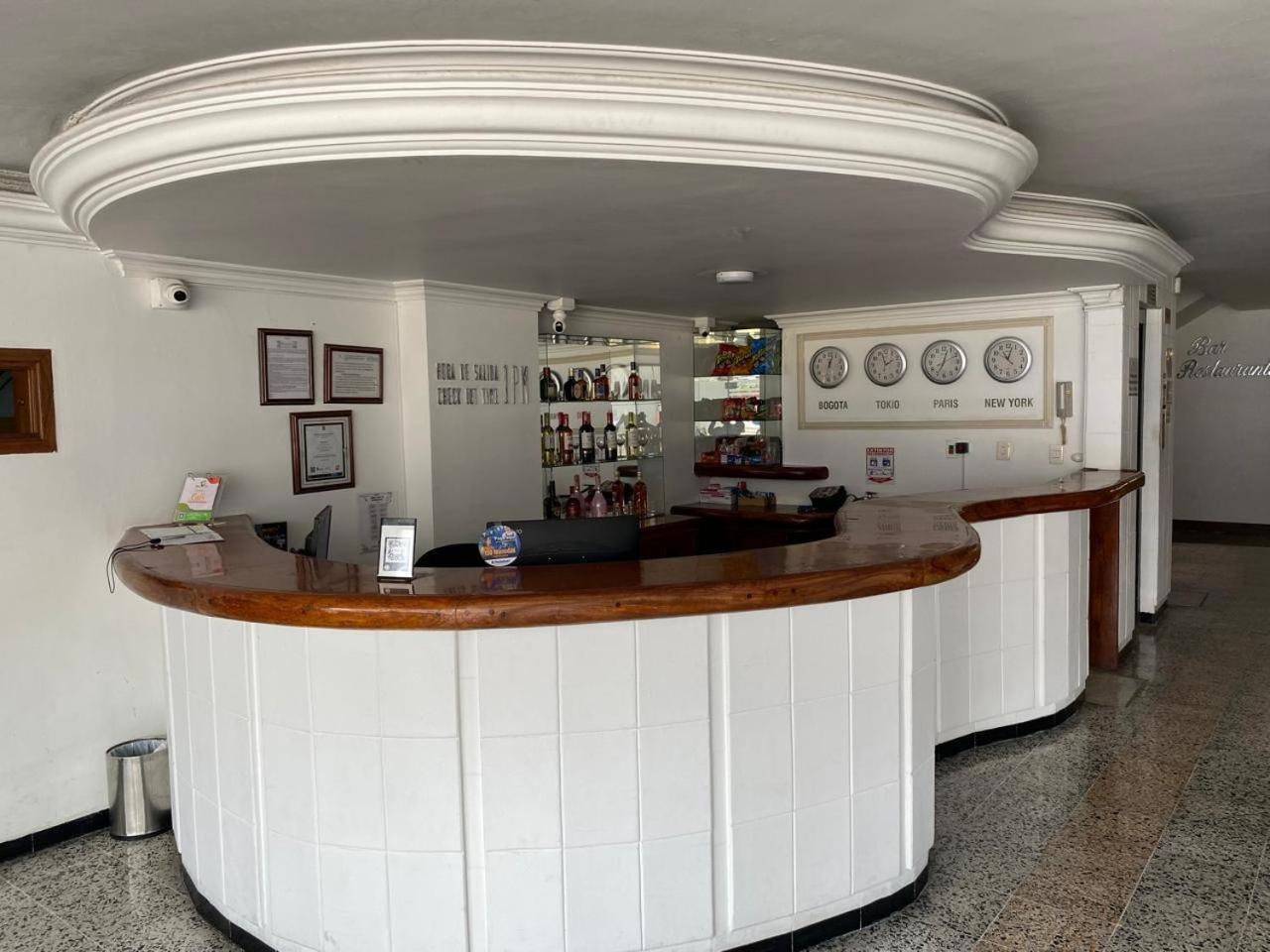 Tama Hotel Granada Real Cali Bagian luar foto