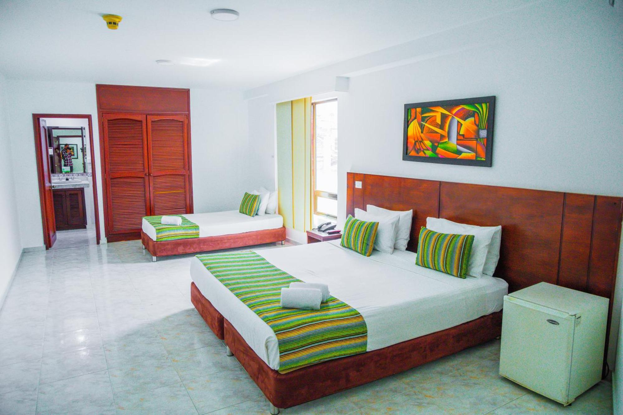 Tama Hotel Granada Real Cali Bagian luar foto