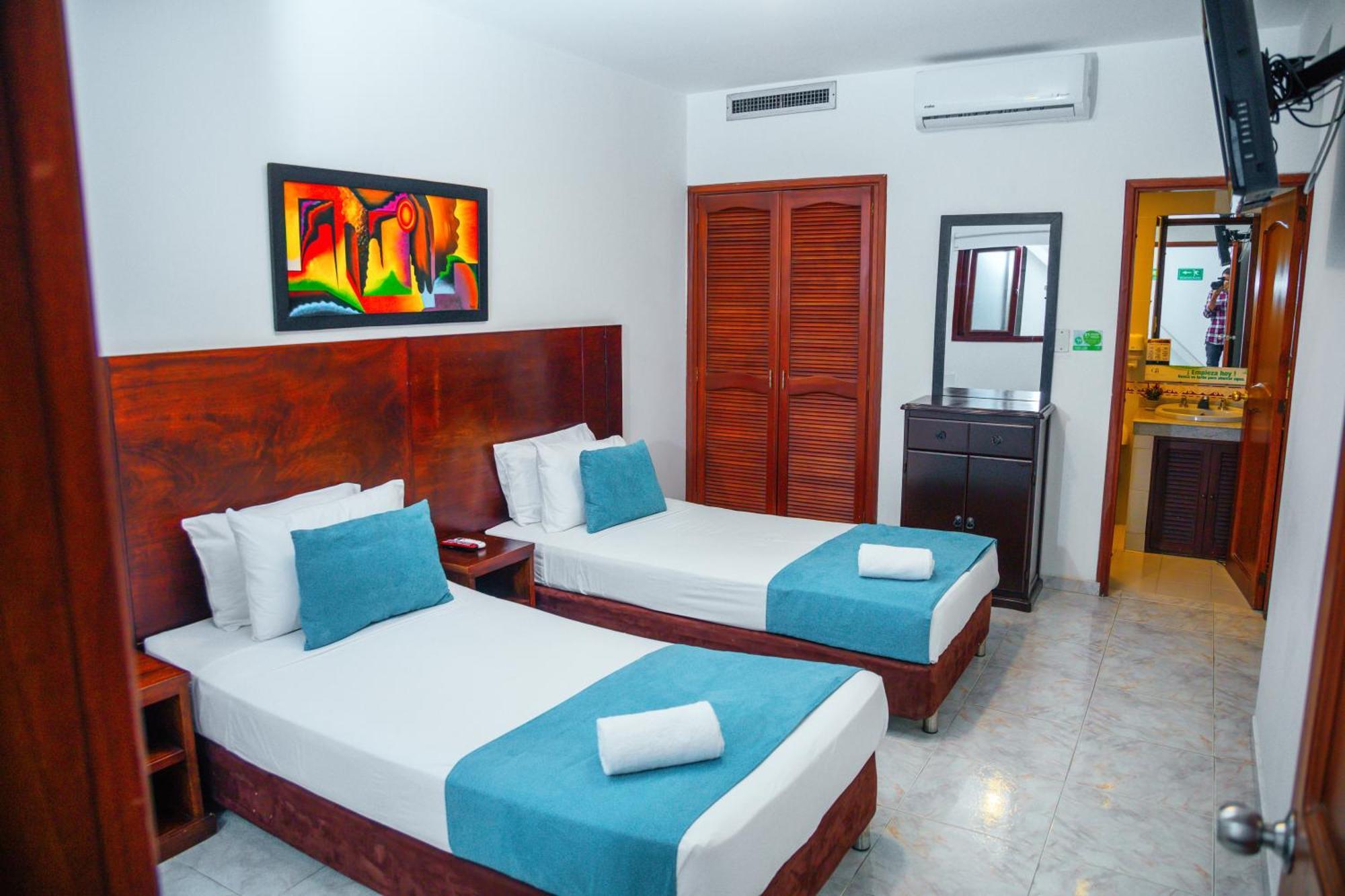 Tama Hotel Granada Real Cali Bagian luar foto