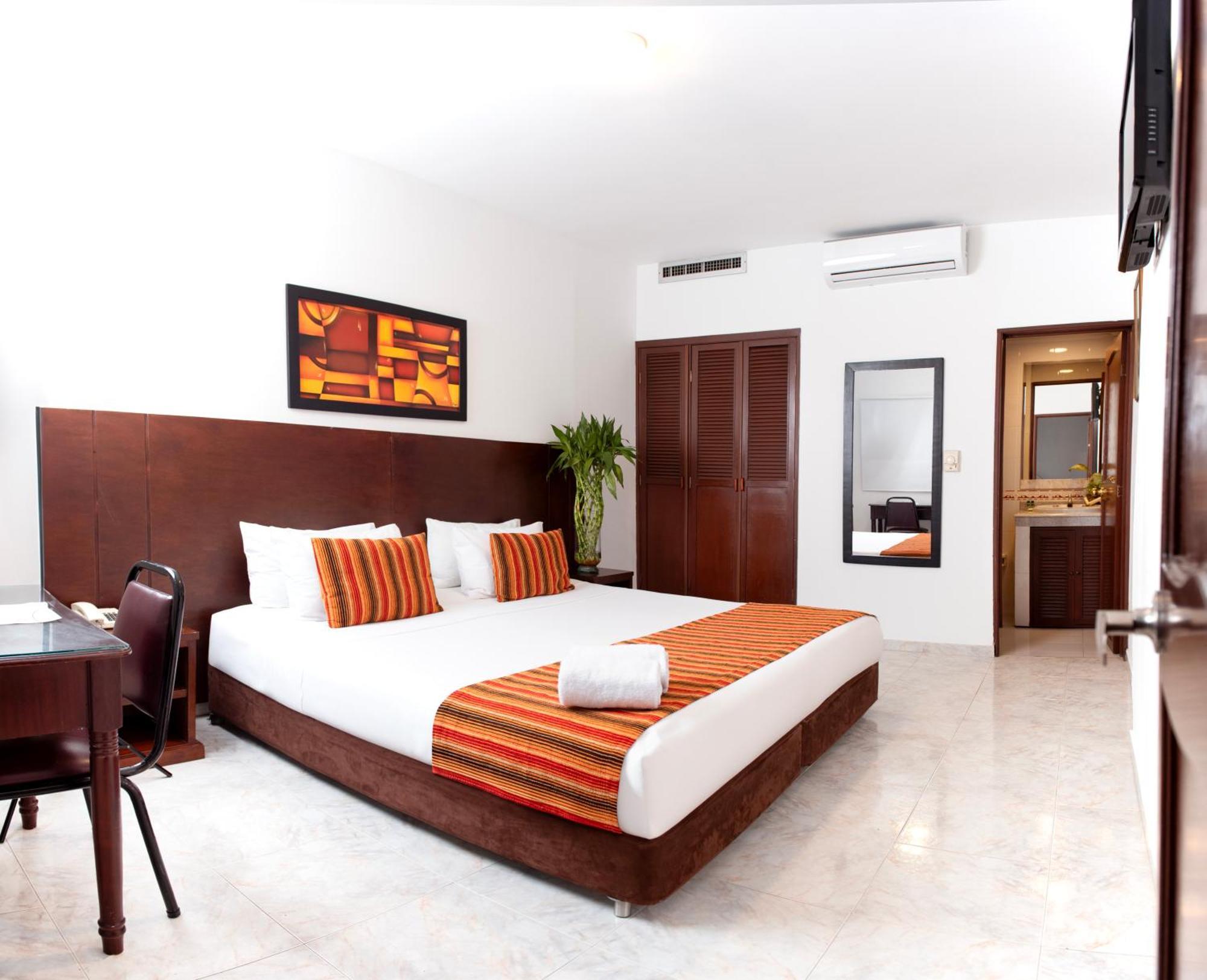 Tama Hotel Granada Real Cali Bagian luar foto